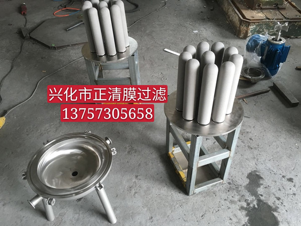 Jacketed heat preservation titanium rod filter